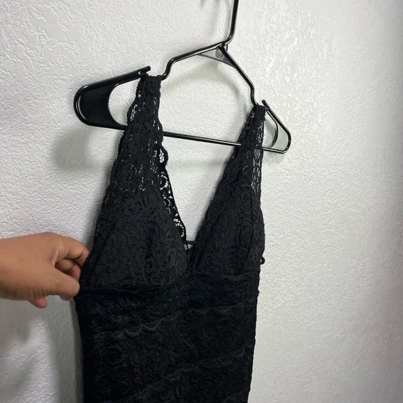 Bebe Women’s Mini‎ Black Lace Dress Lace Feminine Sleeveless back zip Sz L Party - Picture 5 of 11